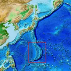 Mapa batymetryczna Pacyfiku z zaznaczonym rowem Mariańskim, miejscem o największej głębokości oceanu.